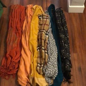 Set of scarves